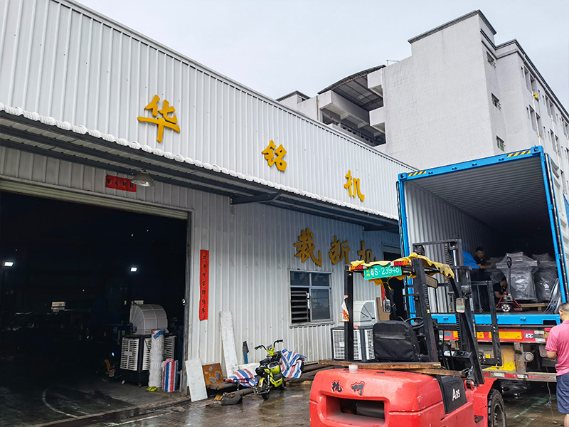 裁斷機發貨現場