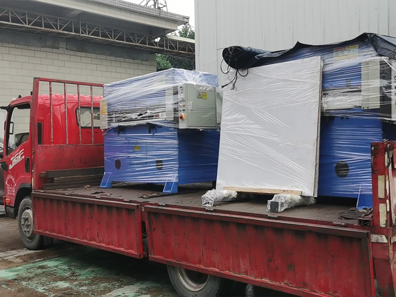 裁斷機發貨現場