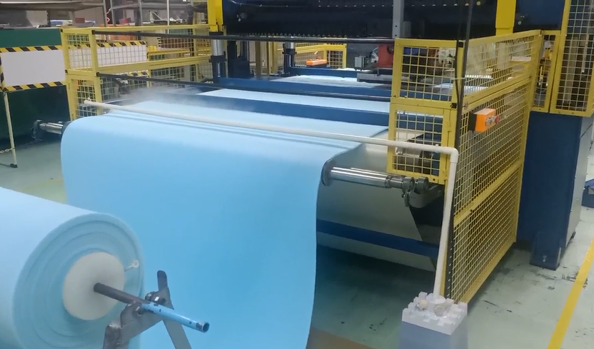 全自動皮帶送料珍珠棉裁斷機(jī)